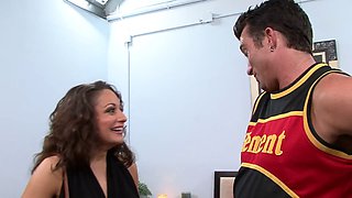 Experienced doll Isabella Manelli gets her pussy packed full
