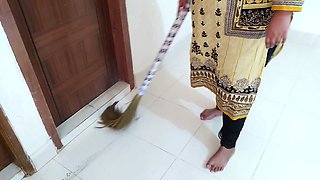 Big Ass & Huge Boobs Hijabi Maid Fucked by Owner When She Cleaning His Bedroom