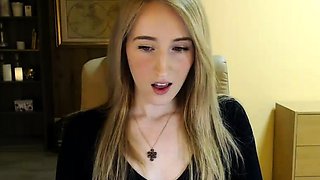 Tasty amateur blonde babe masturbating on web cam
