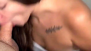I Shut Her Mouth so She Doesn't Moan Loudly! Huge Facial