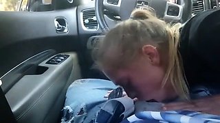 AMATEUR BLONDE SUCKING A BIG BLACK COCK IN A CAR