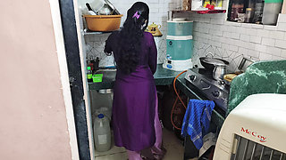 Hot beautiful Desi gaon ki bhabhi aur nadan devar full romantic sex