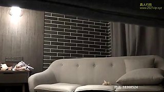 Married young woman was fucked hard by big breasts, and finally couldnt stand it