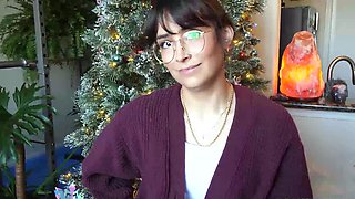 Girl In Glasses Offers Her Nice Pussy