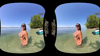 Sex & Squirt On A Tropical Island