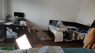 Sexy wife doing housework naked. Cum on wife's big ass. Hot foreplay with a couple, massage with oil s
