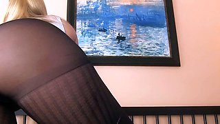 amateur blonde solo webcam