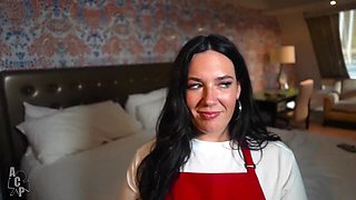 Smiths Employee Quits Job After Meeting Rich "Sugar Daddy" In Las Vegas