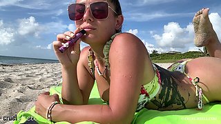 Reell - Smoking Bikini Goddess of Miami Beach