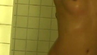 Blowjob and cum in mouth in the bath