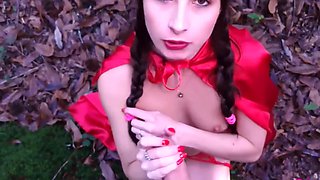 la petite chaperon rouge en prend plein les fesses