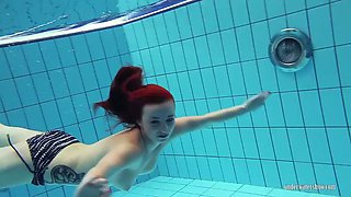 Redhead Katrin strips naked underwater