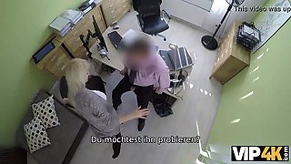 Vip4k. blondes fraulein hat sex wool bargeld mit hubschen kredit-agent