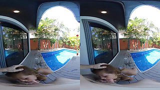 Picking up hot teen Thai girl in Pattaya - AsiansexdiaryVR