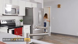 (Oliver Flynn) accidentally finds (Dee Williams) in the kitchen she surprises him with assfucking - brazzers