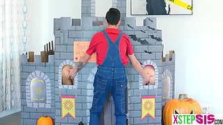 Bianca Bangs, Petite Teen And Petite Girl In Haunted Castle With Boo Holes With Stepsister And Bff Inside