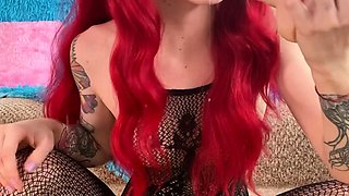 Blonde amateur gives webcam show with toys
