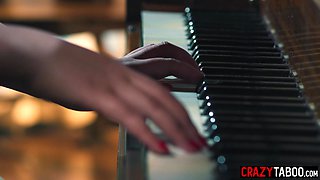 Teenage enjoyed cunt licking on the piano