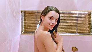 Hot amateur webcam teen masturbates for their fans