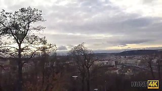 Hunt4k. scopo una ragazza dai capelli rossi davanti al fidanzato