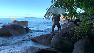 Catching nude couple -sex on beach