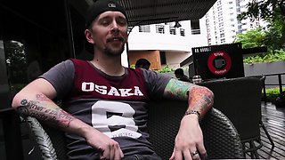 Tiny Thai teen picked up at coffee place