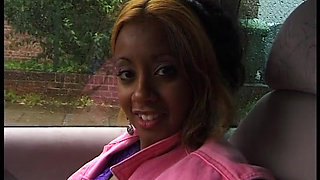 Picked up ebony with colored hair gives a nice blowjob to a driver