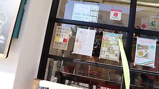 剛毛オマンコのムッチリボディの美人妻が男の乳首舐めして勃起ちんぽにキス