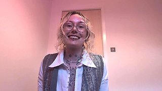 Sexy Realtor Desperate to Make the Sale