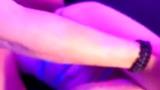 elle prend un enorme pied prise antre 2 mecs