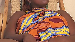 Big Ass Kenyan Girl Washes Her Hairy Tight Pussy Ends up Masturbating 4K
