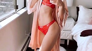 Amateur brunette ariana marie solo toying