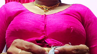Hot and Sexy Aunty Apne Boobs