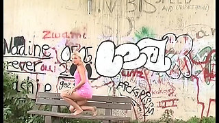 Top solo piss girl Tamara - Mega XXL Pissing