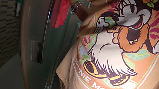I fucked the chubby maid in the bathroom, that MILF has a huge ass