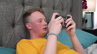 Jade Valentine gets her pussy smashed on all fours