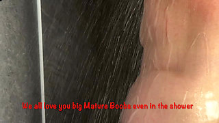 Mrs Mature Feet Playing in the Shower 484