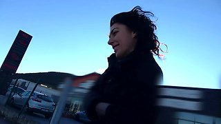 Alicia gets naughty without wasting a second! - Jacquie et Michel TV