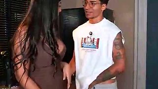 A Stepmom With Huge Ass Seduces In Kitchen While Wearing A