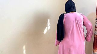 Beautiful Egypt Maid Fucked by Owner When She Cleaning Room