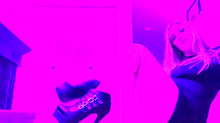 Cumming Under a Blacklight