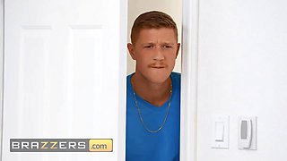 Brazzers - oliver accidentally bangs siri dahl until his girlfriend Abigaiil Morris catches them leading to a wild threesome