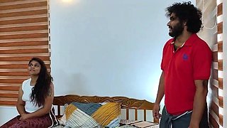 Mallu Aunty gets Bored & Calls Electrician to home for