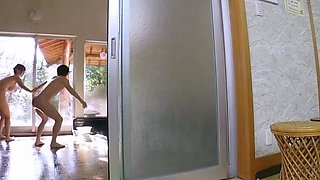 Amateur girlfriend gives blowjob with facial cumshot