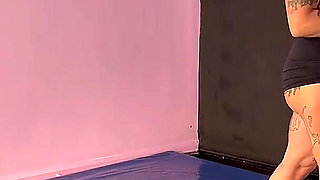 2 Hot Girls Grappling