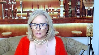 Big boob brunette masturbates on webcam