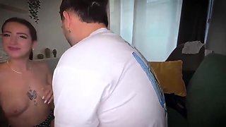 pam propose a son mec de baiser une de ses amies