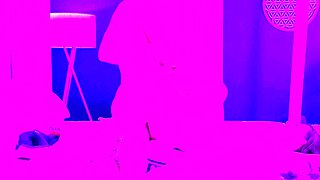 Emo Amateur Teen stript vor der Cam