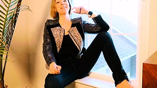 Cumshot amateur MILF suck and jerks dude in the bedroom