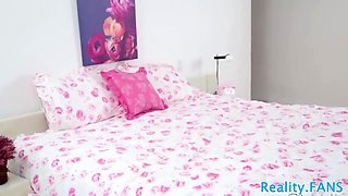Gorgeous cockriding babe gets pounded